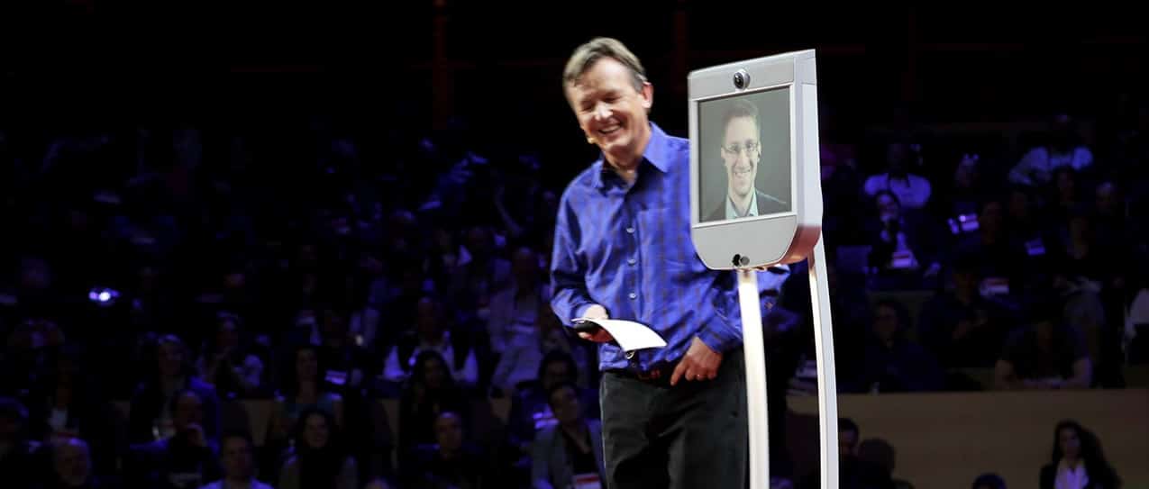 Beam-Pro-Telepräsenz-Roboter auf der Bühne