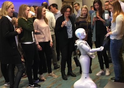 Treffen und grüßen mit Pepper roboter